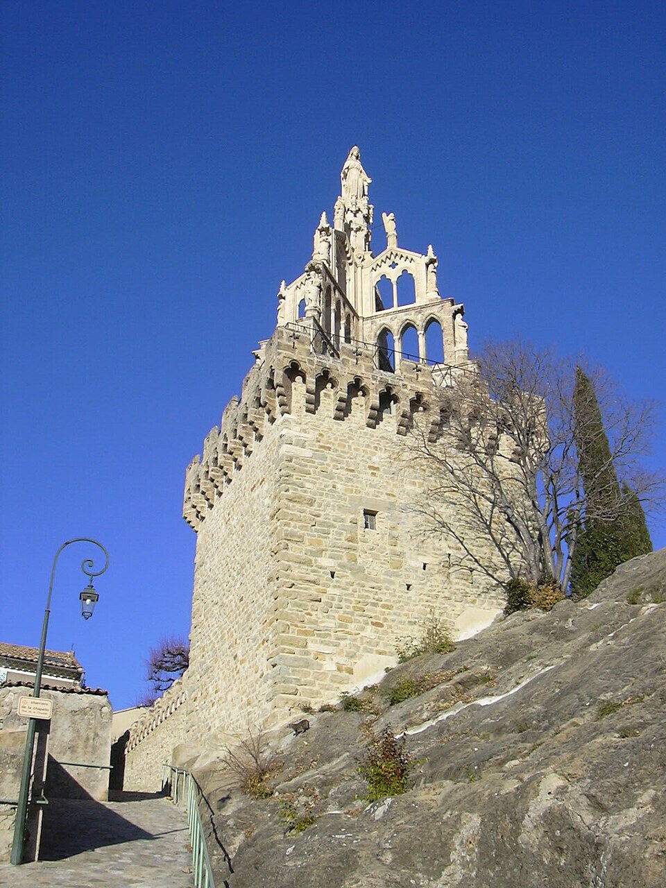 La Tour Randonne dominant le vieux Nyons